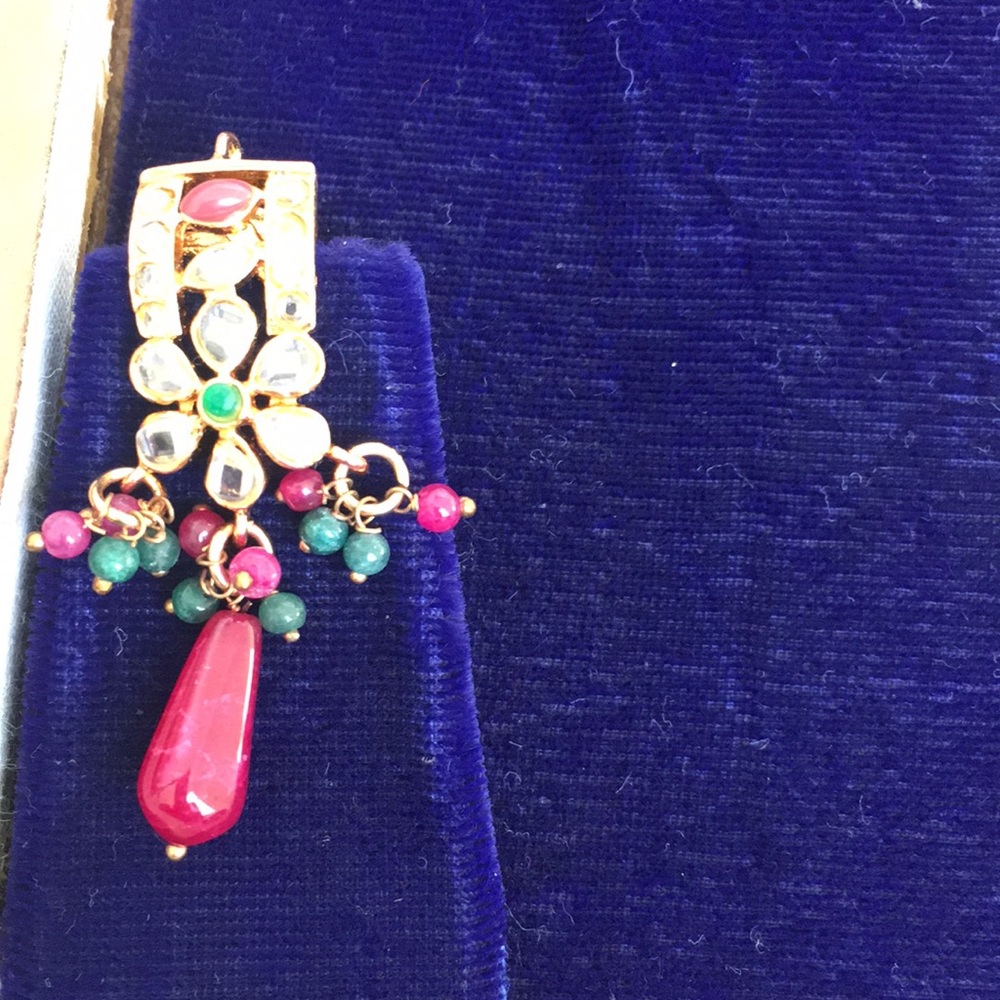 Jewelry - Picture 3 of 4